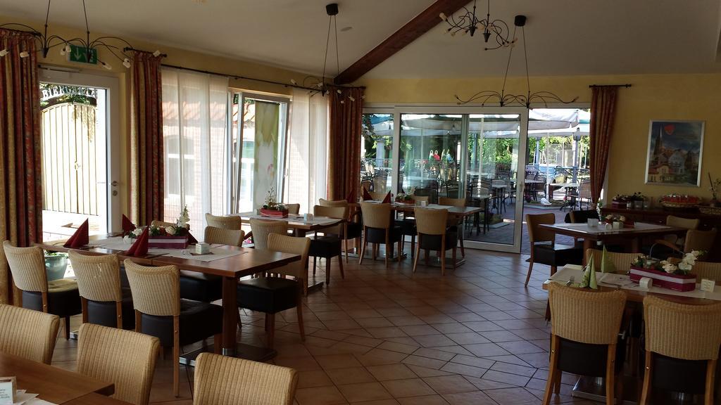 Hotel Restaurant Am Pfauenhof Quakenbrück Exterior foto